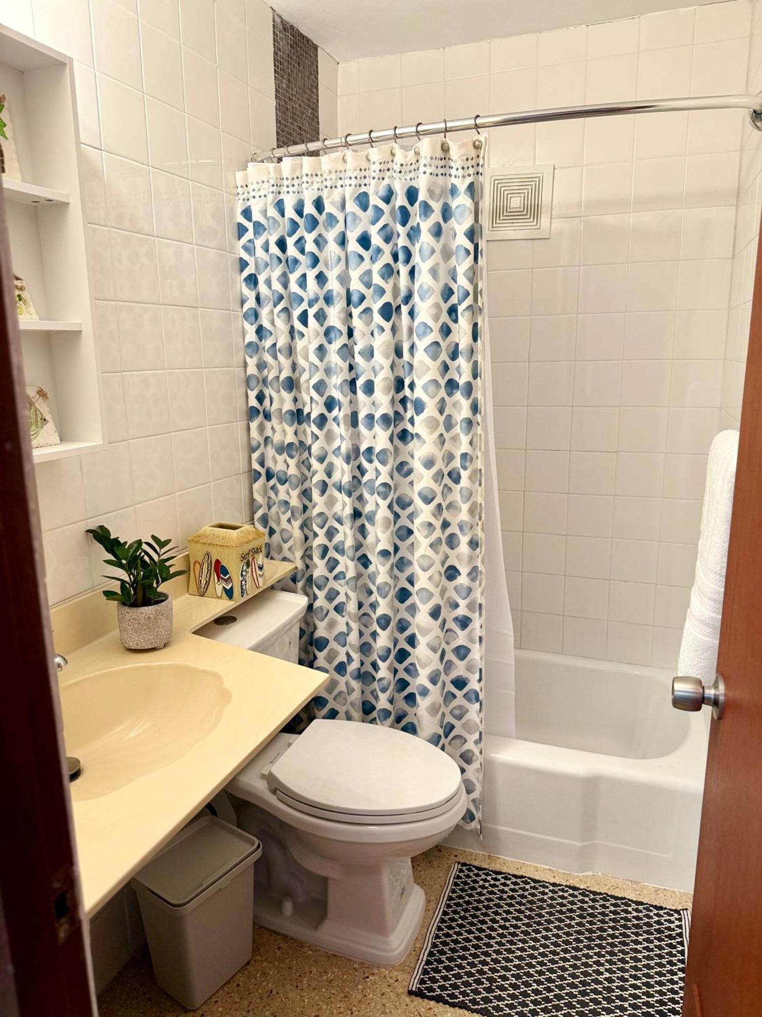 Oceanview Apartment Steps To The Beach Лукильо Екстериор снимка